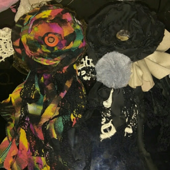 Flower accessories $10-$30 depending on size, time, and materials used! ๐ธ - Picture 5 of 9